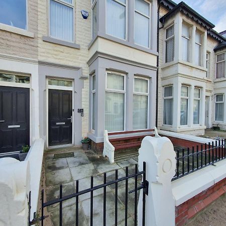 Dysa Crystal House Villa Blackpool Bagian luar foto