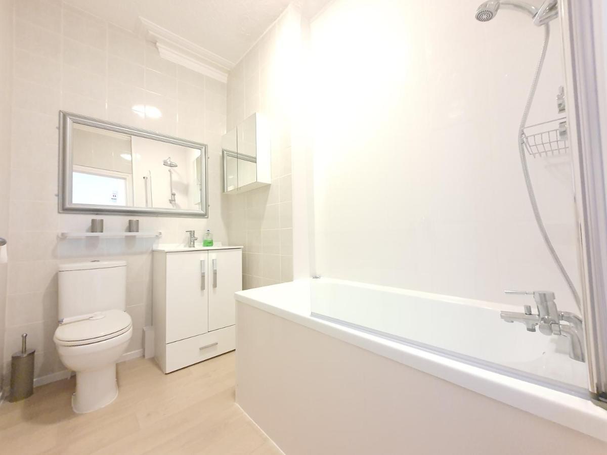 Dysa Crystal House Villa Blackpool Bagian luar foto