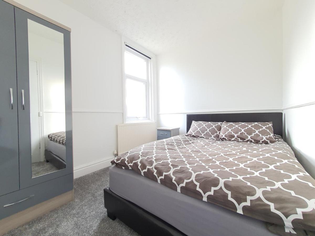 Dysa Crystal House Villa Blackpool Bagian luar foto